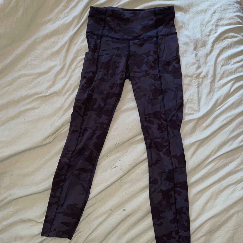 Fast & Free 23” Camo Lululemon Size 4